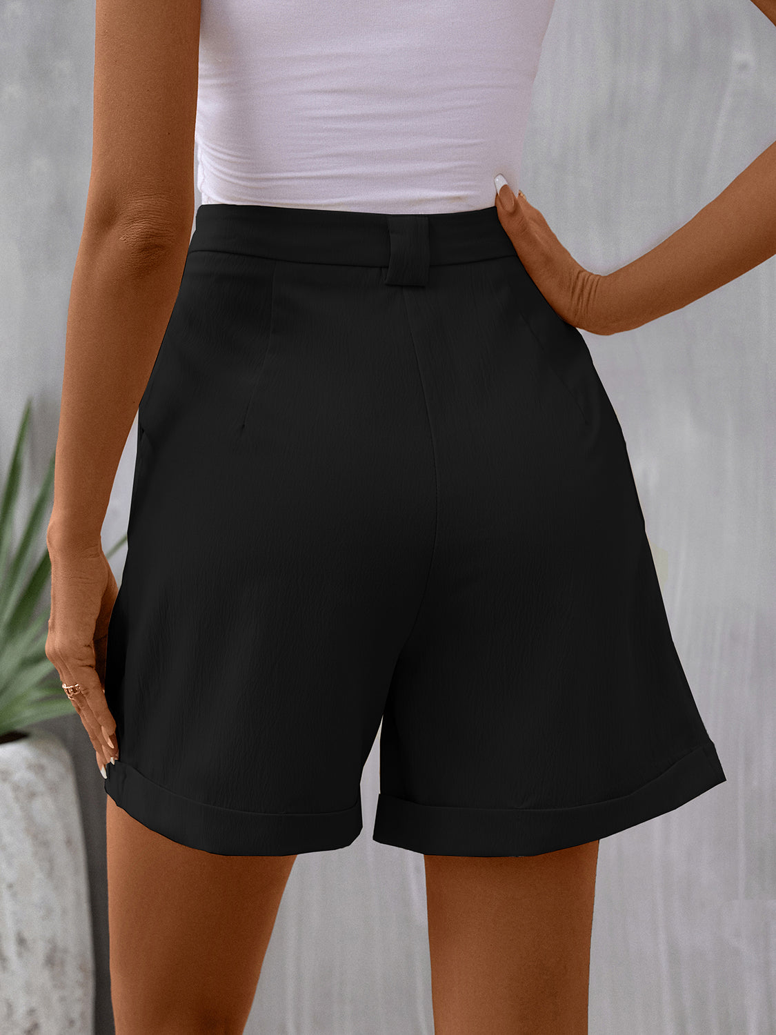 Perfee Pocketed Mid-Rise Waist Shorts