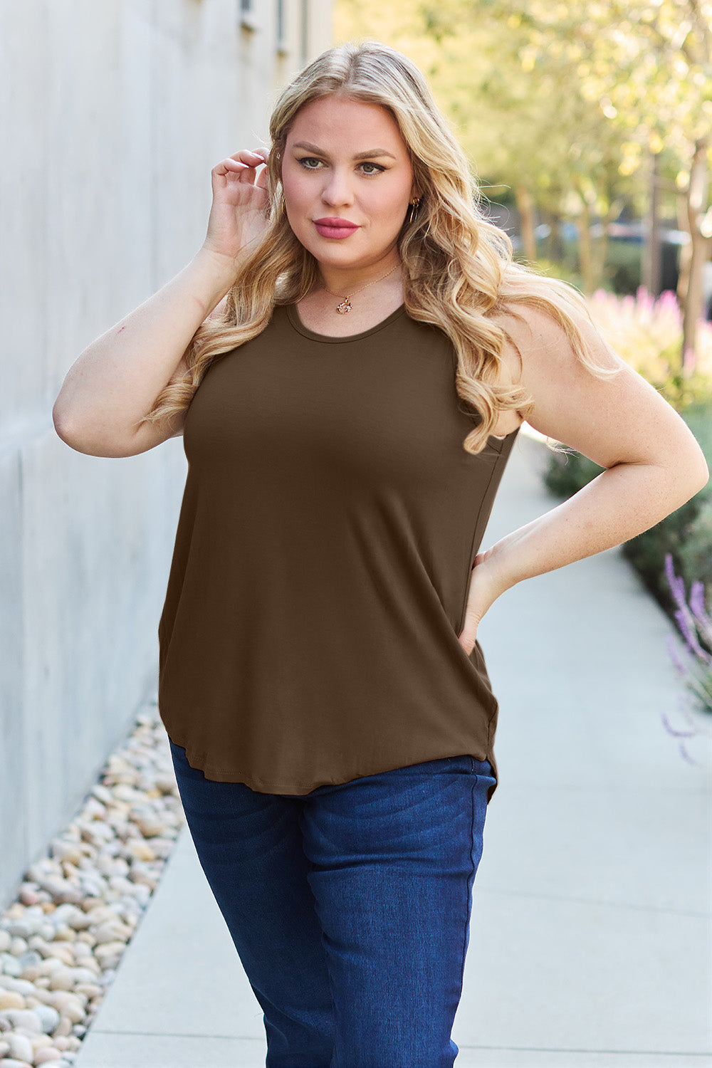 Basic Bae Full Size Round Neck Curved Hem Tank