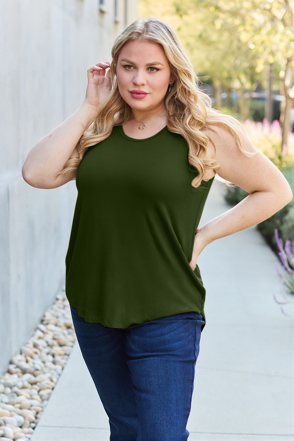 Basic Bae Full Size Round Neck Curved Hem Tank